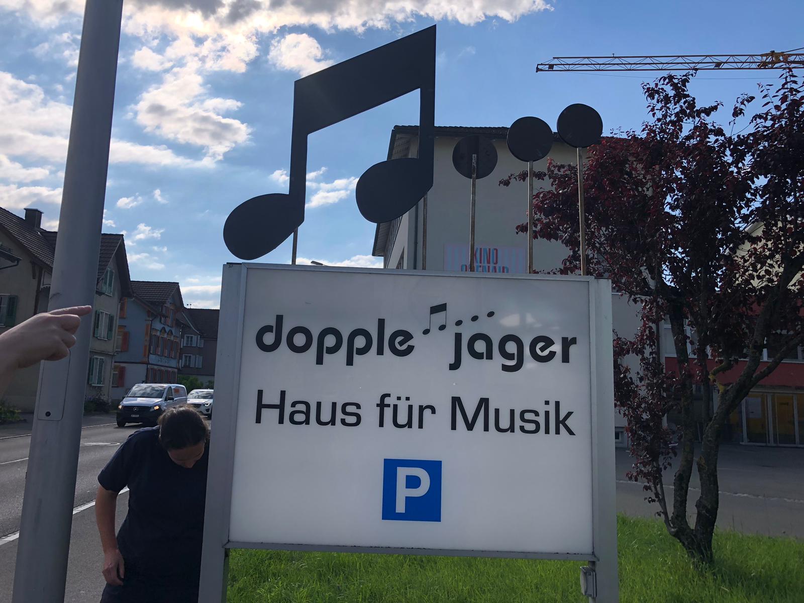 Erneuerung Leuchtwerbung Dopple & Jäger Gossau SG